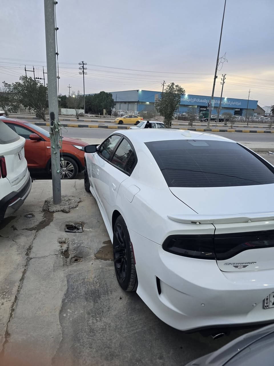 (اقره المنشور قبل ماتخابرني و بيك خير
سياره جديده اي نقص ما بيهه ابد
السياره فقط بنيد مبدل وجاملغات مفتوحات تطبيع فقط 
(سيارة  ماشية ٧٠
سياره جديده بمعنى الكلمه
رقم  اربيل الجديد كلشي جديد
المحرك : V6.  3.6L .
المواصفات :
جناح خلفي بلادي
ويل قياس 20 انچ  بلادي تخم تاير جديد
ستيرن رياضي .
مقاعد رياضية  حضن
كشافات الضباب زنون .
المصابيح الأمامية مع LED .
حساسات .
شاشه كبيرة مع نظام ملاحة نفكيشن GPS .
الشاشة مع اوپشنات SRT .
سستم صوت الپاين .
مقاعد أمامية كهربائية عدد 1
تشغيل عن بعد .
محدد سرعة .
تلفون بلوتوث .
كاميرا خلفية .
كير شفتر بالستيرن .
دخول ذكي (بصمة) .
مكان السياره ديوانيه
السعر ٢٣٥
للاستفسار رقم صاحب السيارة
***********
