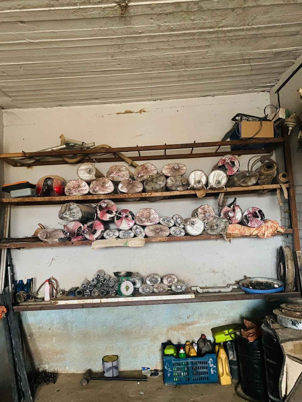 على بركه الله يوجد لدينا صلنصات للسيارات الحديثه والقديمه بانسب لأسعار ويوجد كاربون وهذا رقمي بي واتساب***********
