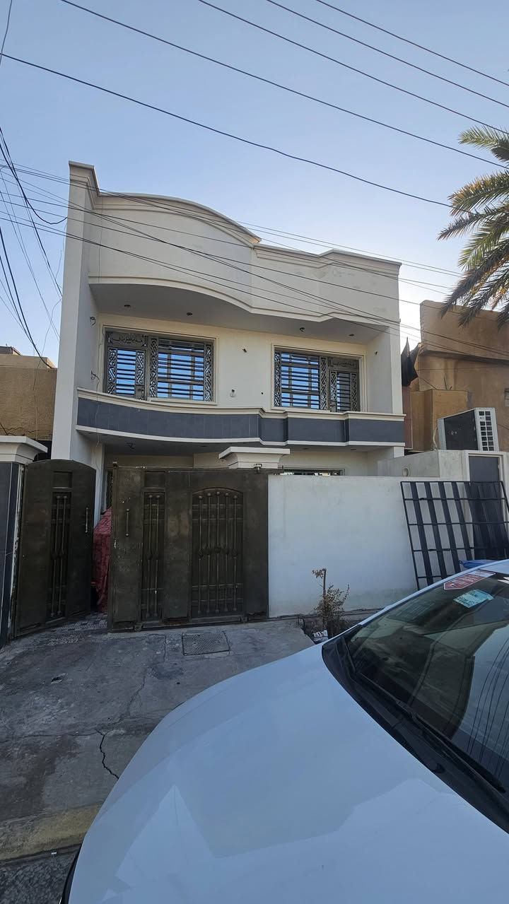 السلام عليكم  بيت للبيع في منطقه حي الفرات مساحه البيت 150 متر طابو ملك صرف يحتوي البيت على استقبال + 4 غرف نوم + صحيات عدد 3 + مطبخ + كراج سياره +  المساحه الي كدام البيت تشجير 

لل استفسار اكثر التواصل على الرقم ***********
