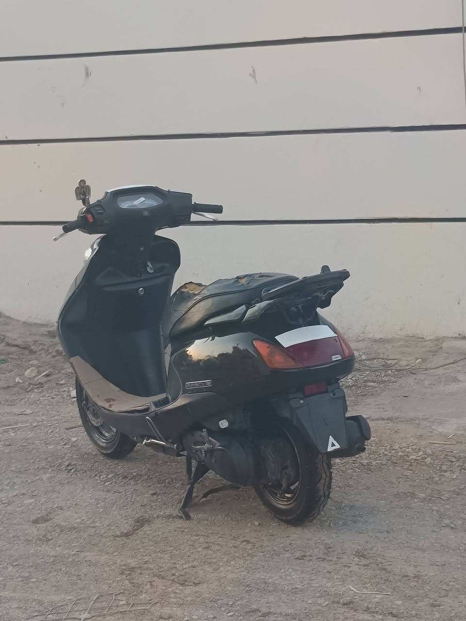 سلام عليكم دراجه نضيفه انتركت فتره وطفت متشتغل ناريه بيها وما محتاجيها للعلم مجفته سعر 450 وبيها مجال بسيط مكاني حي حكيم
***********
