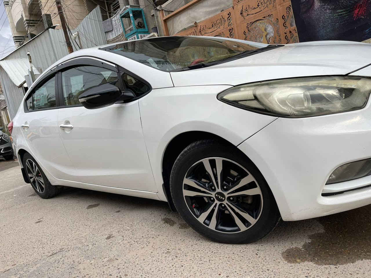 السلام عليكم كيا سيراتو خليجي ابيض بأسمي تحويل مباشر رقم بغداد الدولي محرك 2000 دوش المرغوب 2014 شكل 2015 ويل كب  تخم تاير جديد وصدر امامي خلفي ودبلات  فتحة سقف + مري شفط واشاير  + تحكم ستيرن وكروز سرعة + شاشة + زنون  + تبريد  قطعتين امامي وخلفي و بيها 3قطع صبغ   كير سليم سياره نظيفه تجي تفحص سونار  المكان بغداد الشعب السعر 119شراي اتصل ***********
