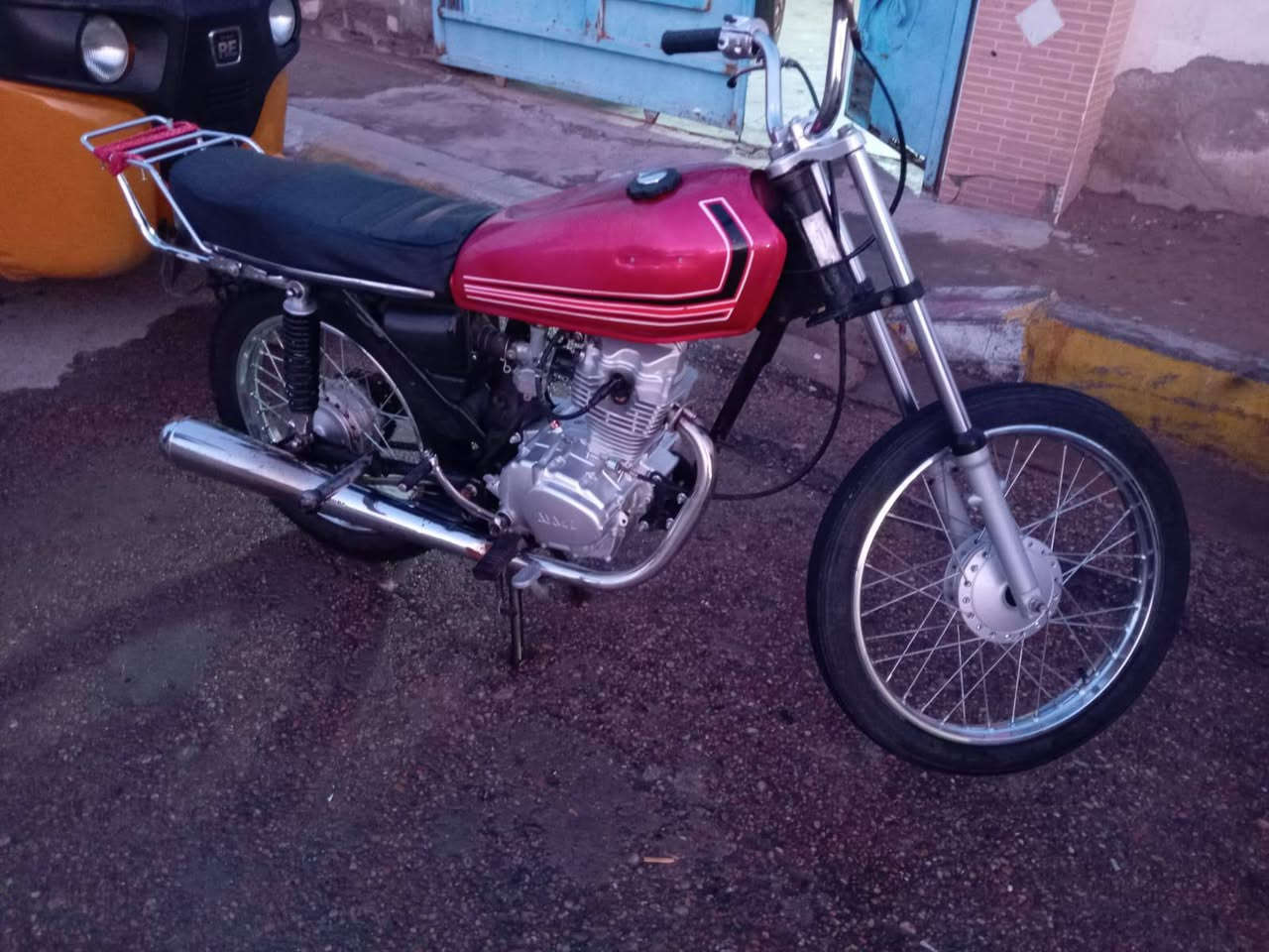 دراجه البيع اورق شاصي موديل 9 باب أوال دراجه غراضه كله جداد بس التانكي قديم محرك جديد السعر 800قفل هذه رقمي ***********
