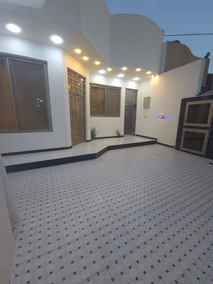 السلام عليكم
اللهم صل على محمد وال محمد 
بيت للبيع بالكوت الجديده شارع اليوده الرئيسي مو فرعي موقعه حلو جاهز بدون اي نقص بناء طابوق أساس رفته شبابيك المنيوم جاهز من كل نواحي 
مساحه 200متر 
شارع عرضه 15
السعر 100وبي مجال 
للاستفسار ***********
واتساب***********
