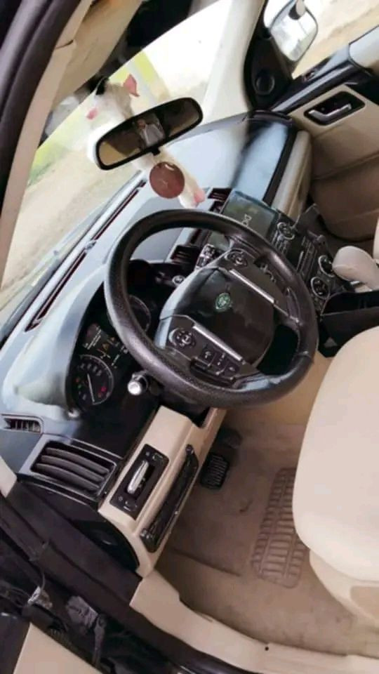 السلام عليكم
لاند روفر موديل 14 رقم سليمانى حزام صباغ بيها ضرب من خلف شرط تحويل وكالة فول مواصفات سنوية ساقط سعر 85 مال بيع سعرها مناسب موجود بكركوك 
*********** العربى
*********** كورد
