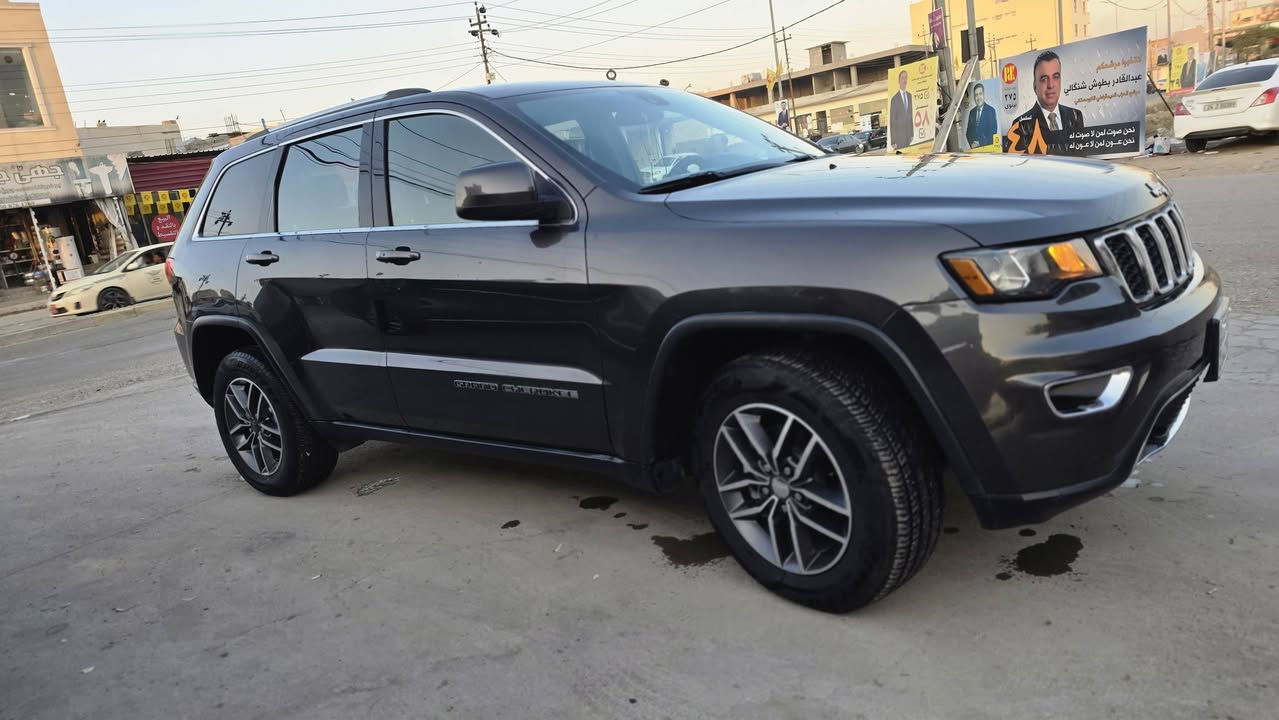 السلام وعليكم جيب لاريدو موديل 2018 سياره حيل نضيفه بيها 3 قطع جاملغين امامي بس بخ وجاملغ خلفي صبغ السياره بل واقع احلا ونضيفه !!! هاذا رقمي الشراي يتصل ***********
