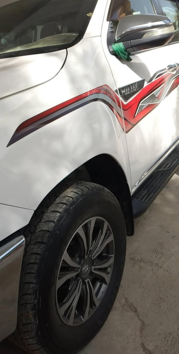 هايلوكس ٢١  امحدثه خطه ٢٥ فول شركه ساز كير عادي 
رقم جديد هزه جديد الى ٢٠٣٠
فول مواصفات واحد على واحد 
مكفوله كفاله عامه اسياره جديد جدا 
كشنات تبريد كامره حساسات شرط شركه 
ماشيه ١٠٠ الف 
كشنات جلد ارضيه جلد يدات جلد اصلي 
تخم تاير جديد اسياره برقي ماناقصهه 
رقم اربيل بسمي 
السعر ٢٨٥ 
مكان اسياره واسط انعمانيه 
***********
