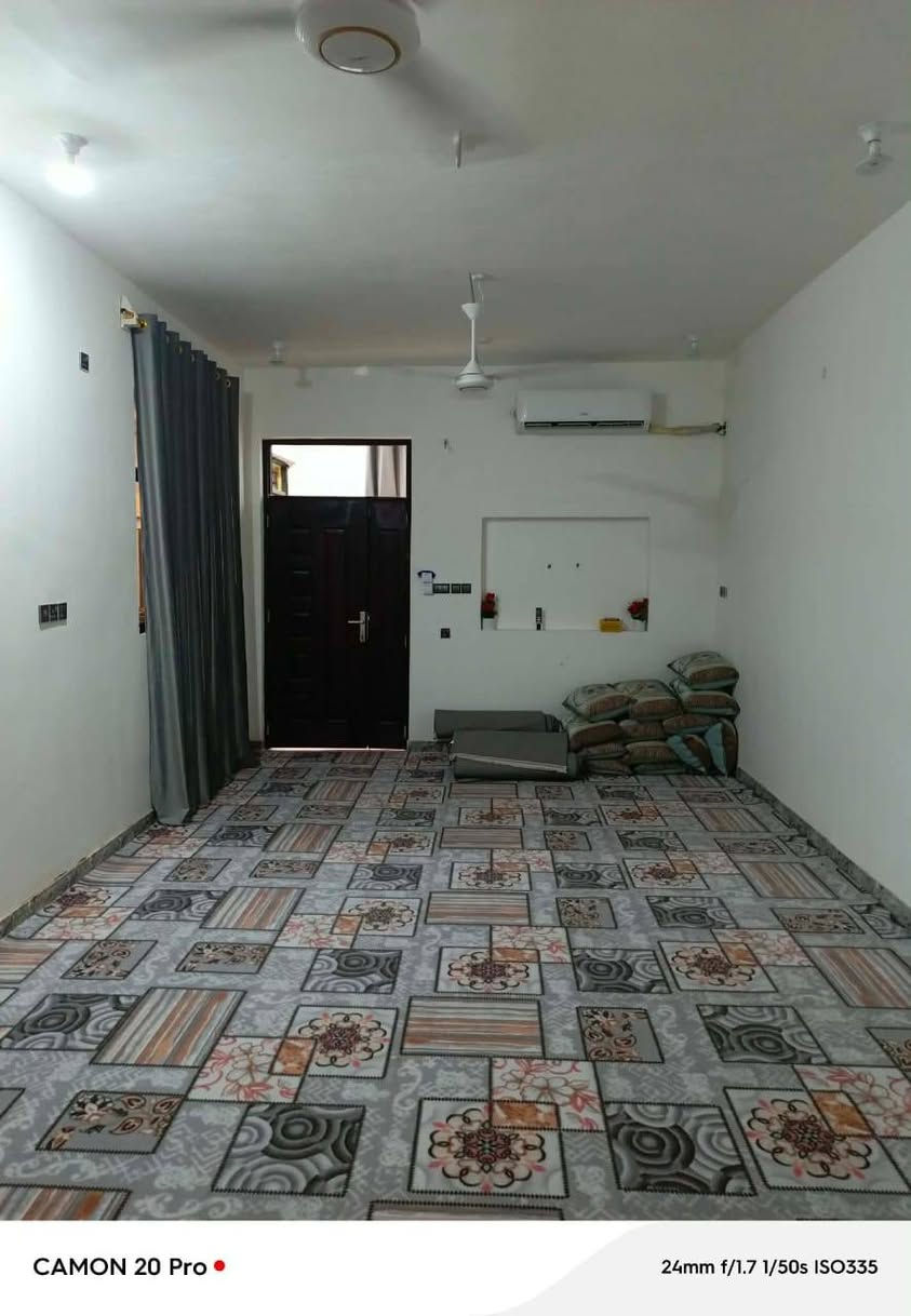 🌺اللهم صل على محمد وال محمد🌺

#دار سكن في حي الحكم قرب المستوصف 

#المساحة 250 متر طابقين بناء 2025

#الطابق الاول غرفتين وصالة كبيرة وبراني كبيرة ومطبخ حار وبارد وصحيات داخلية وخارجية
 والطابق الثاني 3 غرف وصالة وصحيات 

#السعر 240 مليون مع المجال 

#ملاحظة يرهم مراوس ابيت اقل سعر مع الفرق 

للاستفسار اكثر عن موقع العقار الاتصال على الارقام التالية او مراجعة مكتب عقارات المختار شارع زمزم قرب حسينية السيدة زينب عليها السلام مجاور عمارة ابو بسيم 

*********** يوجد واتساب 
*********** يوجد واتساب
