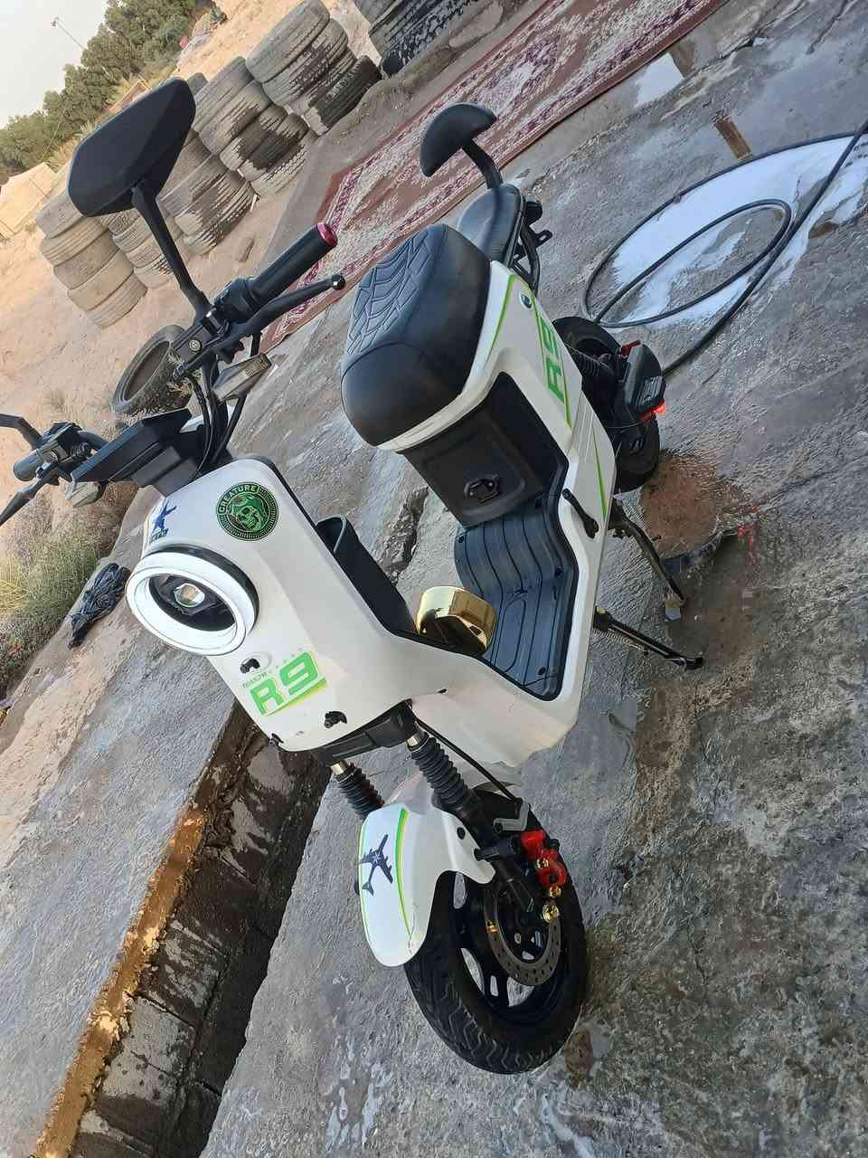 للبيع دراجه R9 نضيفه باتريات جدد السعر 400 🔐مكان  الزبير ***********
