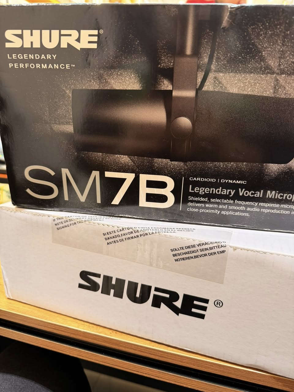 ميكرفون احترافي من شركة شور المكسيكية
غني عن التعريف 

القطعة غير مستعملة نهائياً وبعدها بقفل الشركة 

خلي سعرك باليرضي الله 

علما سعر القطعة بالوكالة 400$ 

الخاص مغلق 

واتس اب فقط 

***********
