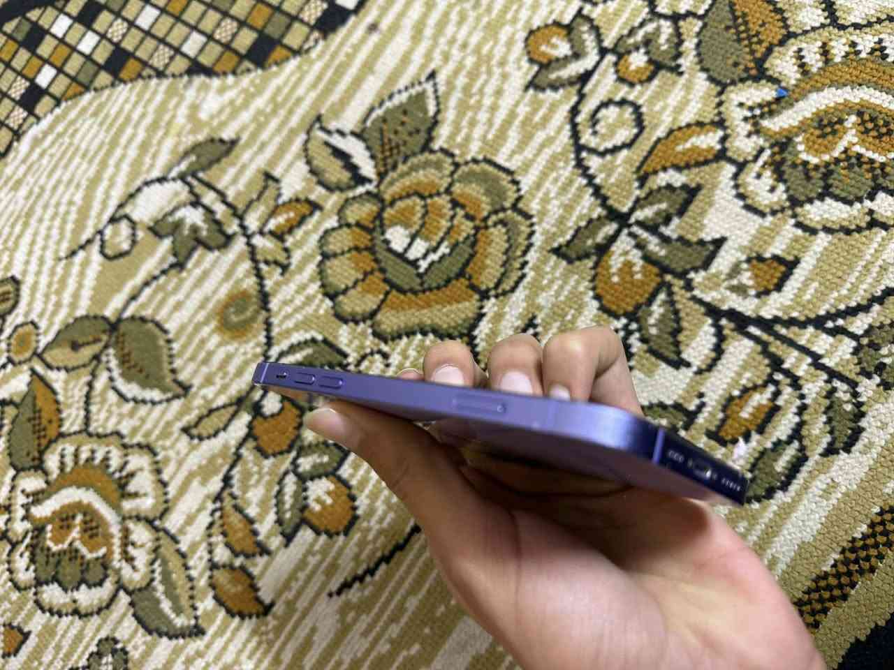 سلام عليكم آيفون 12 العادي مكفول من الفتح 
جهاز فقط الضهر مكسور بطارية 89 بلاد ذاكره
64 مايصرف شحن للبيع ومراوس مكاني ناصريه مركز سعره 260 وبي مجال ***********
فقط تصال
