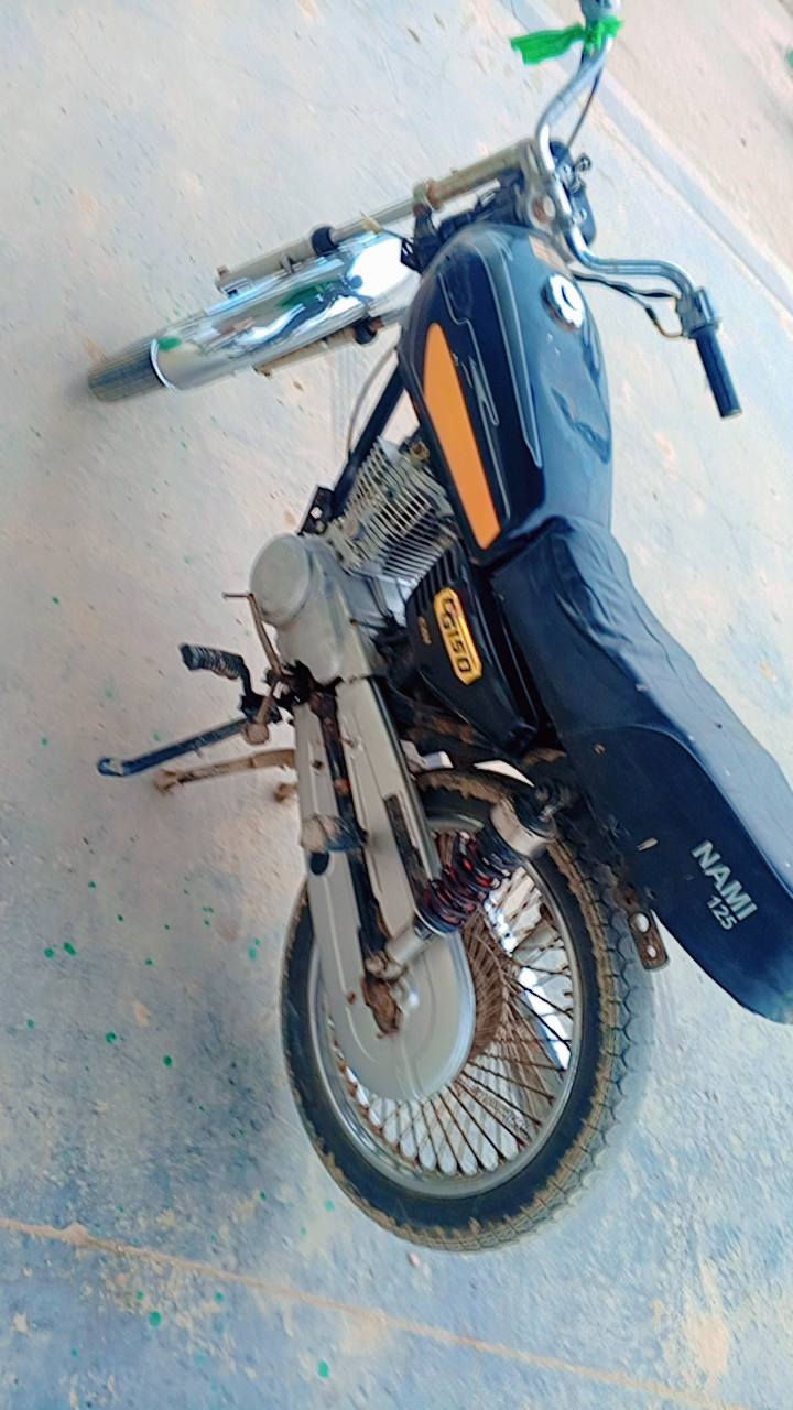 سلام عليكم شباب تايكر للبيع موديل 20 محرك 18 بعده بجيس تخبل دراجه كلك السعر 200 وبيها مجال  *********** متوفر كلشي بيع مستعجل
