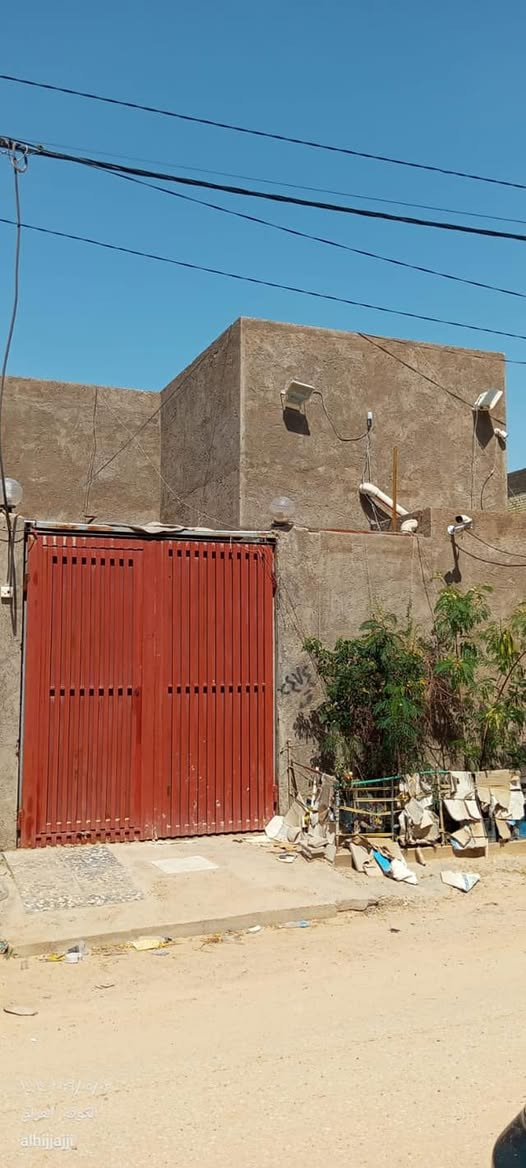 بيت زراعي للبيع 120 متر وجاهز للسكن و قريب عالشط وقريب شارع جسر الامام علي بحدود ٧٠ متر فقط  يقع في 
الكوفة السهيلية قرب جسر الامام علي ع بناء جناي يحتوي استقبال و صالة مفتوحة  عالمطبخ البارد و مطبخ حار و غرفة نوم و صحيات داخلية و خارجية وجهية البيت ٦ متر الاساس كونكريت وكله طابوق جمهوري و السقف عكادة و البيت كامل مكمل كاشي سيراميك بياض خزان سخان ماطور ماي خط مولدة و المنطقة كلها مبلطة و انارة ليلية للمعرفة السعر التواصل على الرقَم ***********.. اهلا و سهلا في كل وقت النجف, العراق
