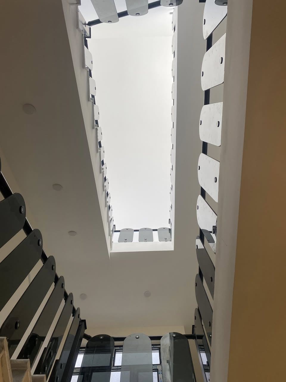 مشتملين للبيع مساحة كل واحد  ٩٤متر الموقع 
الشعب العقاري الاولى قرب الشارع العام الرئيسي 

تفاصيل اكثر الاتصال ***********
