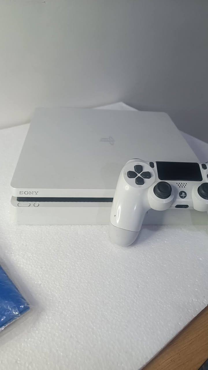 للبيع بلي فور سلم مهكر جهاز جديد كبس شركة ويا يدات ثنين وكارتون كامل ومتروس العاب سعره 280 للأتصال ***********
