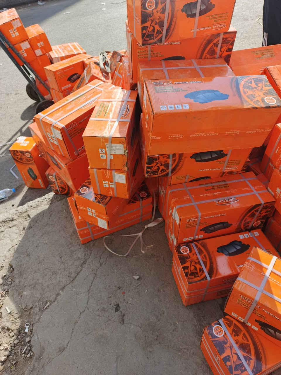 السلام عليكم   يوجد لدينا دسكات سوبر الاصليه ضمان عمل وجوده ضمان عمل 50الف كيلو جوده ه  توصيل ٥الف لجميع المحافظات جمله مفرد    للتواصل ***********
