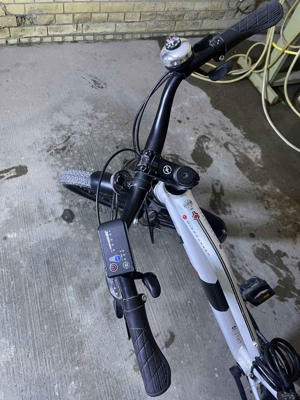 السلام عليكم  بايسكل شحن الماني الصنع اللشه المنيوم 100‎%‎ والبطارية ليثيوم 100‎%‎ ايضاً

بايسكل شغال وما بي اي نقص مكفول دبلات فتح وقفل دبل بالكشن سرعته توصل40 كم/ساعة ويمشي مسافة 20 كيلو تقريباً بالشحنه الوحدة نضيف وما مستعمل هواي البطارية دفن باللشه هي والوايرات كلهن حجمه27 فد شي راقي بريكات دسك لايت قوي ووياه الشاحنه والغراض كامله واذا يخلص شحن يفول تقريبا بساعتين فقط
عنواني بغداد الكرادة داخل
الرقم:***********
السعر:475 وبي مجال للطيبين
