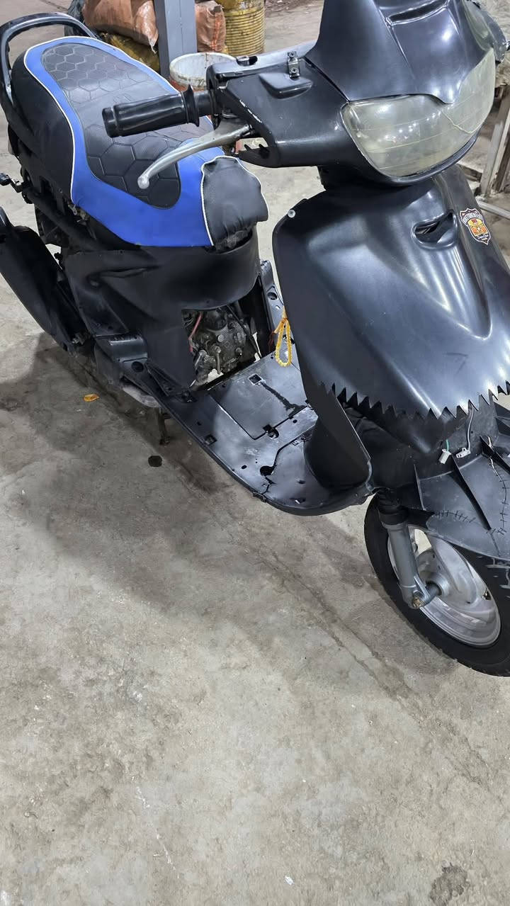 للبيع دراجه بسعر مناسب كلشي شغال بيه كفراته موجوده الشراي يجي خاص أو يتصل ***********
