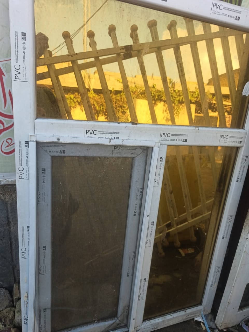 بيبان ثنين تسكام شخاطه واحد متر وربع في مترين والثاني متر في مترين وشباك حديد والثاني بيه جام للبيع حي الجهاد ***********
