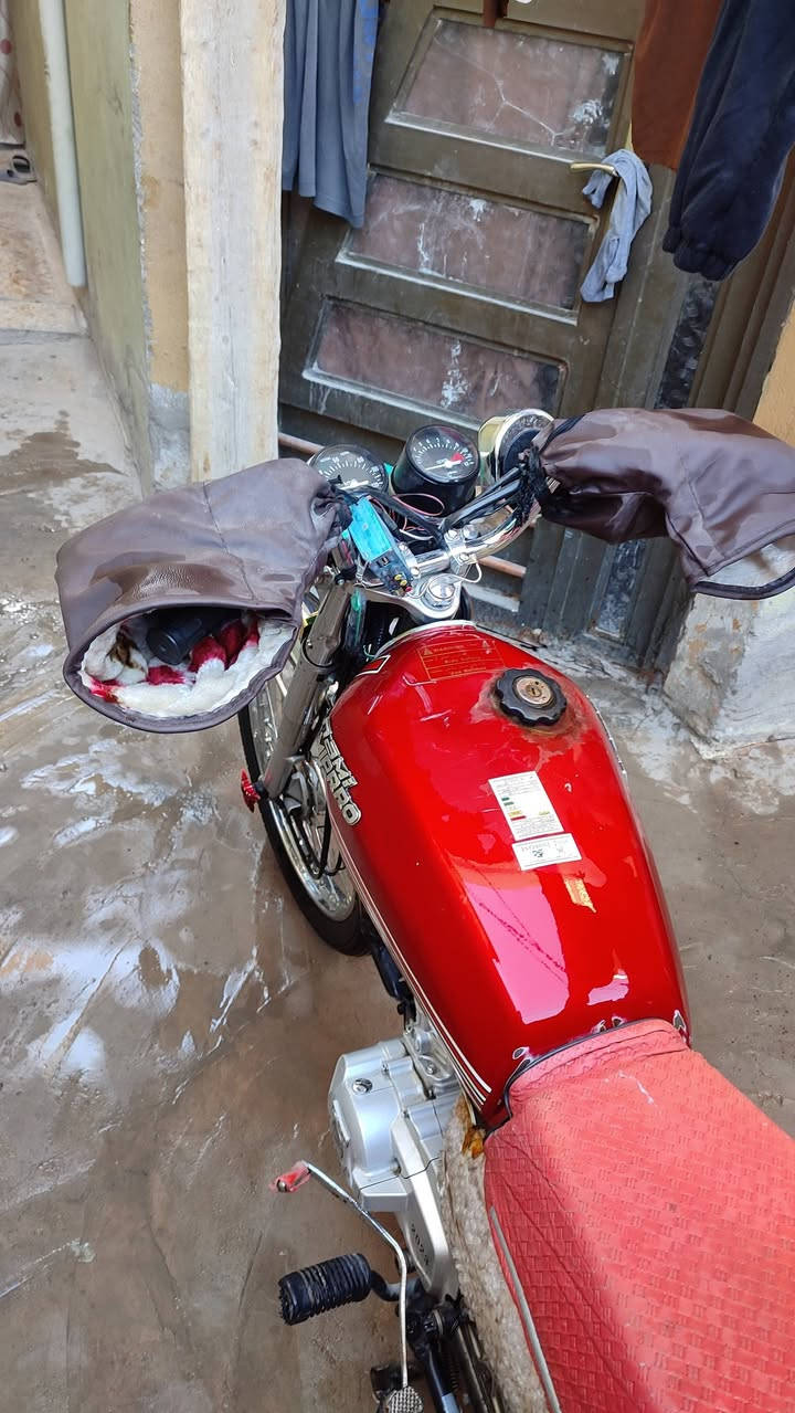 السلام عليكم ورحمه الله وبركاته ..بيع مستعجل
دراجه 4 كير نامه برو غطاس 23 طالعه 24 أصولي  جديده ما عايزه شي وكيلها الكرعاوي بسمي سعر 750 قفل قفل بيع مستعجل 
***********
