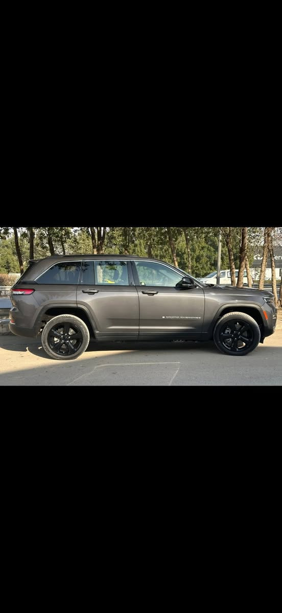 ياالله
السلام عليكم 

جيب كراند شيروكي 4XE 2024 Jeep Grand Cherokee 

         حجم المكينه : 2000  تيربو + هايبرد + شحن منزلي 

                          اللون ( فيلي )

المسافة المقطوعة : 29 الف ميل

 الضرر :  مبدل بنيد نفس اللون وصبغ جاملغ بدون شاصي شرط الفحص

1.شاشه 

2.بصمه

3. تشغيل عن بعد

4.دمام خلفي

5.كشنات جلد

6.كشن السايق ميمري

7.كشنات كهرباء

8.صندوك كهرباء

9.حساسات خلفيه

10. قطع تبريد 

11.اشاير بالمري

12.رادار امامي

13.رادارات 360

14.ثلاث وضعيات قياده

15. بنوراما فتحتين

16. كير ماوس

17. نظام منحدرات

18. هيترات بالكشنات 

19.ويل كب كروم

20.لايتات لد

21.بكلايت لد

22.كشافات

23.بصمة ابواب

فول مواصفات 1/1 جاهزه مرقم بغداد 

السعر 295 

هذا رقمي ***********  

 تفاصيل اكثر راسلني واتساب ماعندي ماسنجر

مكاني بغداد
