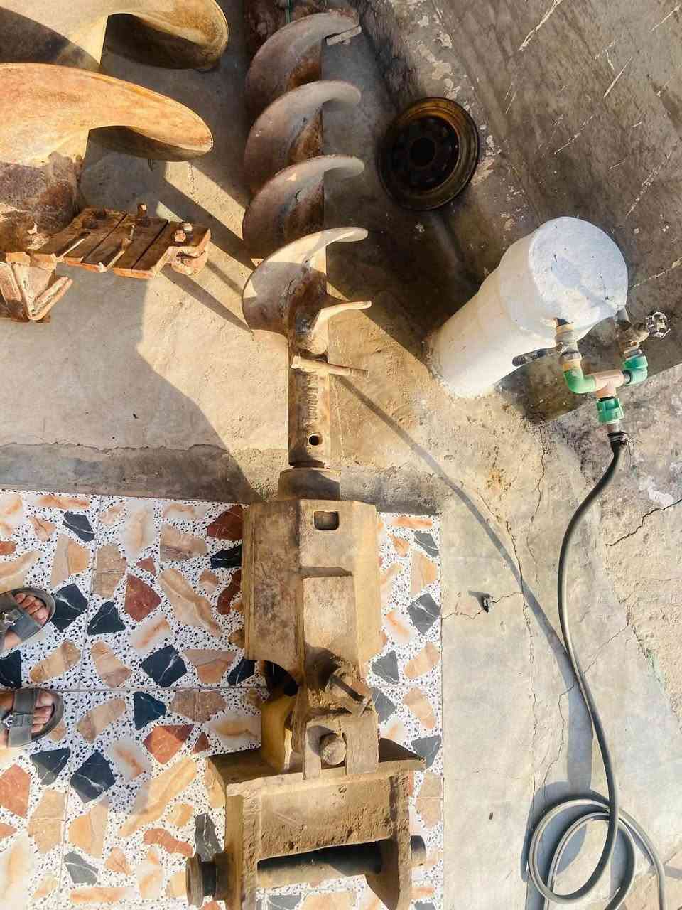 للبيع برينه حفاره معا مزارف ثنين (مزرف حجم 35) و(مزرف حجم 60) النوع امريكي السعر 25 باقي التفاصيل (***********).
