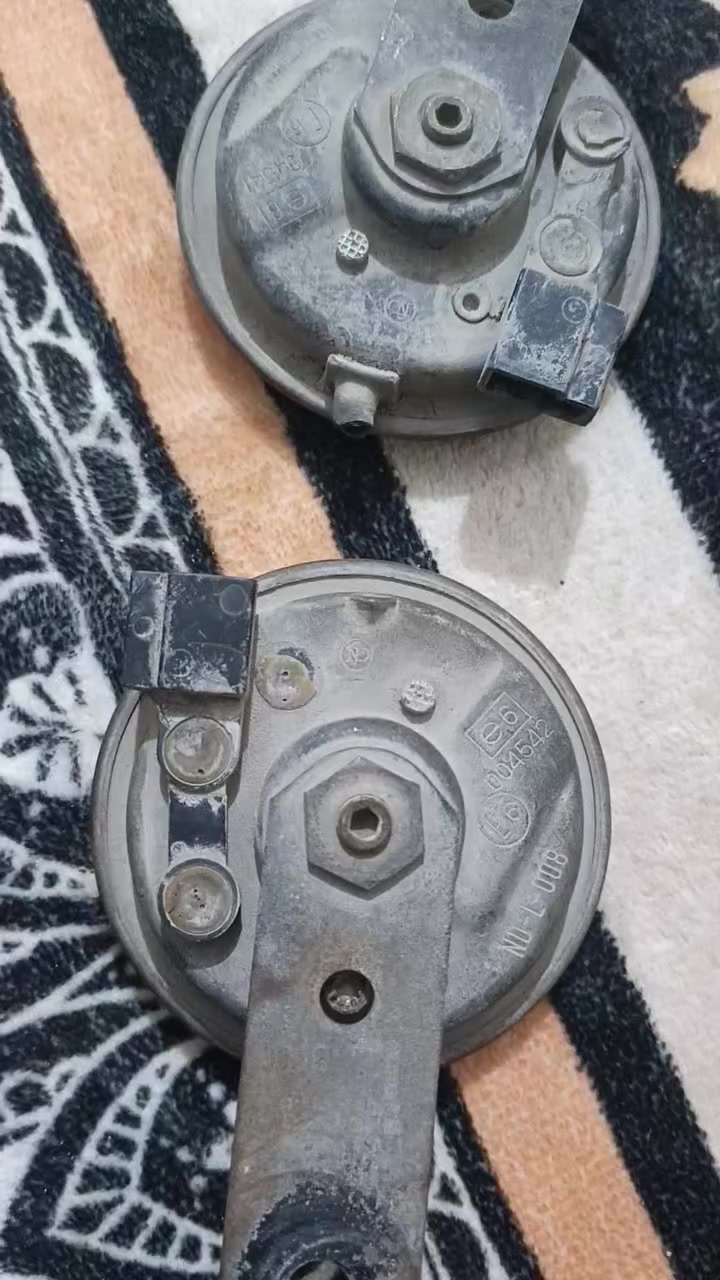 السلام عليكم هورنات سيدان للبيع مكان نجف سعر 75 $ $  1 ما اشتغل وقف عندي ما مفتوح براغيه ولا رايح التصليح ***********
