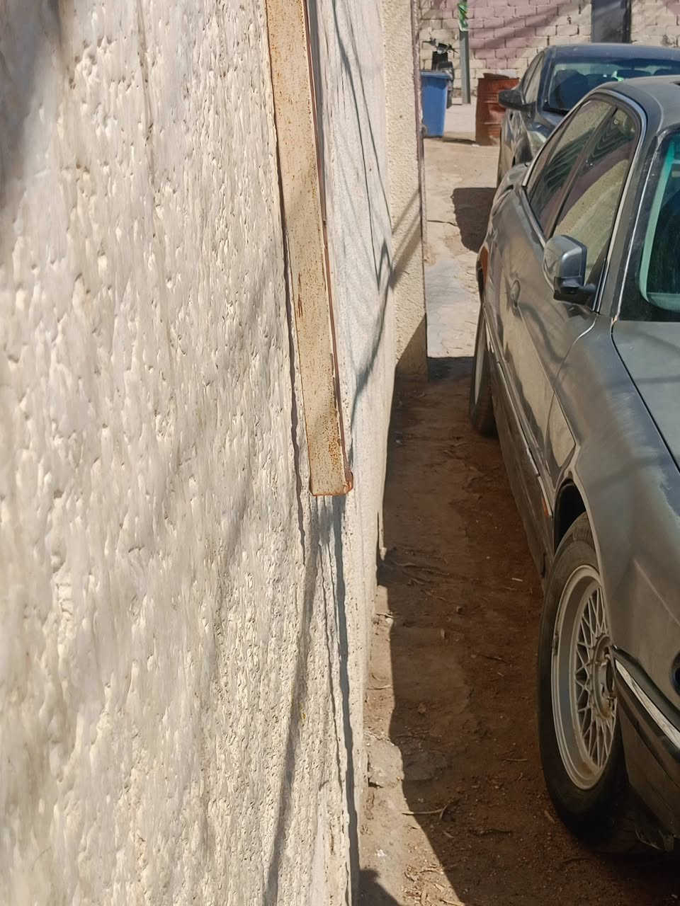 سلام عليكم كاسح البيع موديل 1996
محرك وأكير جديد الغرفة السيارة جديدة
الصدرالامامي والخلفي صار شهرين من شديدجديد
بس هاي الضربه مالتة يراد بس صبغ والدعامية تصليح 
من الخير يراد 10ورقة السيارة اصير جاهزة سعر السيارة 40بيه مجال بسيط امراوس ماريد رقمي هاتف ***********
