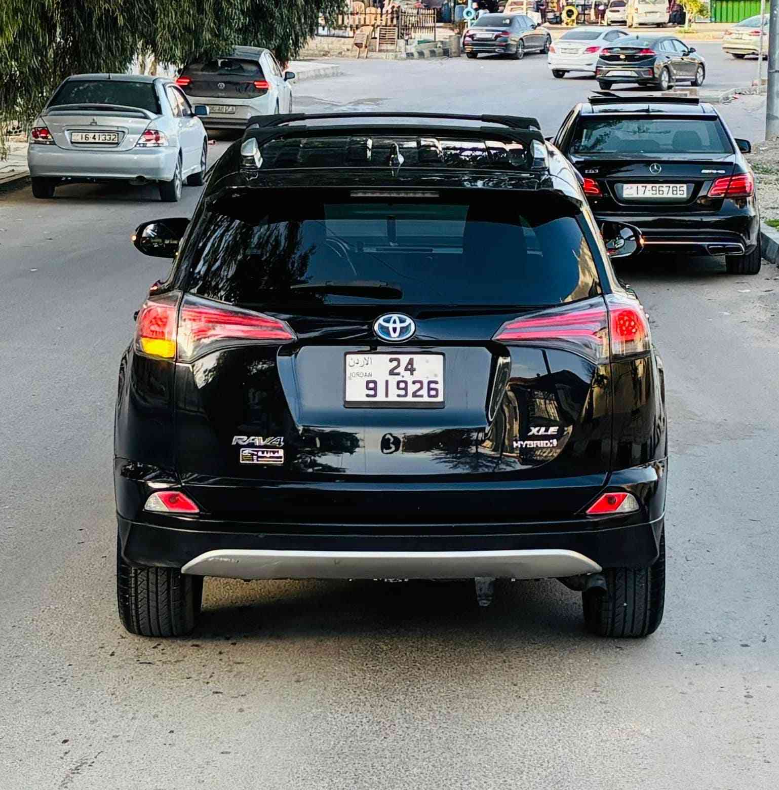 سيارتي الحلوه للبيع (الفهد)💜

تويوتا راف 4 فحص كامل ٢٠١٦ ممشى قليل XLE مواصفات ليمتيد 
مالك اول صنف XLE لون اسود فيزراليك 
TOYOTA RAV 4  XLE 2016 FULLY LOADED LIMITED 
فل اكسسوارات كاسحات / هوايات / سبويلر / دفيوزر/ مرش اصلي 
محرك سعة .. 2500 .. cc hybrid 
دفع رباعي تلقائيا 
ثلاث أنظمة قيادة sport /normal / eco 
فتحة سقف كهربائية ٤ حركات 
غرفة جلد + حافظات وسط مع هولدر كب 
شاشة اصلية تدعم جميع التطبيقات 
حساسات تجاوز مرايا + غمازات مرايا 
مانع تصادم امامي 
كاميرا الرجوع للخلف + حساسات 
بصمة تشغيل بصمة أبواب 
صندوق خلفي كهربائي ⚡️ هايدروليك 
كاسحات سقف اصلية 
مثبت سرعة 
دفيوزر خلفي اصلي 
تحكم ستيرنج 
جنط قياس 18 خاص بال ليميتد / كوشوك جديد 
كشافات ليزر .. اضاءة امامية l e d 
حافظة نظارات 
مكيف ممتاز ٧ مخارج + شاشة تحكم 
ترخيص لغاية ٢٦/٨/٢٠٢٦ 
دهان بحالة الوكالة لون اسود فيزراليك 
غرفة بحالة الوكالة 
فحص السيارة ٧ جيد 
ماتور وجير وبطارية وهايبرد فحص كامل ولا ملاحظة 
جميع الاير باج ١٠٠ 💯 
ممشى ١٢٨ الف كيلو فقط 
السيارة ليست بحاجة لشيء 
السعر .. 15700 .. للجادين .. 0785377818


**إذا كنت صاحب هذا الإعلان وتريد حذفه لأي سبب، رجاءا أرسل رسالة إلى الدعم الفني**