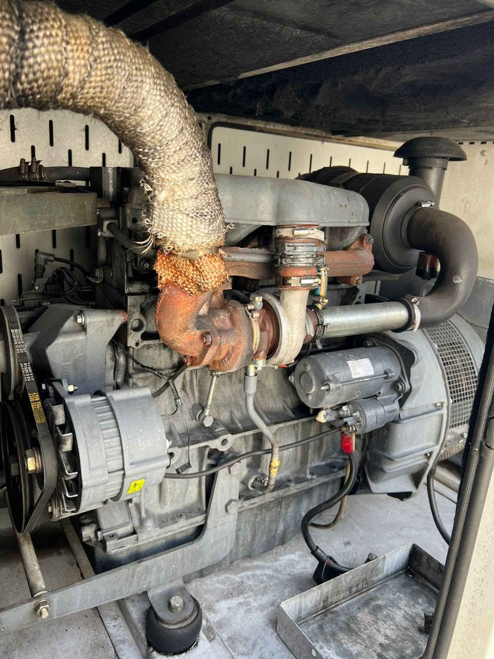 مؤليده دؤيس( DEUTZ )✅️4 سلندر✅️سوبه ر ، زه يتي ✅️ 60 KVA ✅️ كاتم أبيض سبي 
☎️کورك فايبر واتس اب ***********☎️
☎️اسیاسیل:Asiacell:***********
(ڤالڤو🇸🇪 بیرکنز🇬🇧 کمینز🇺🇲 دوسان🇰🇷 افیکو🇮🇹 دویس🇩🇪 مرسیدز🇩🇪 کاتلبیلر🇺🇲)
