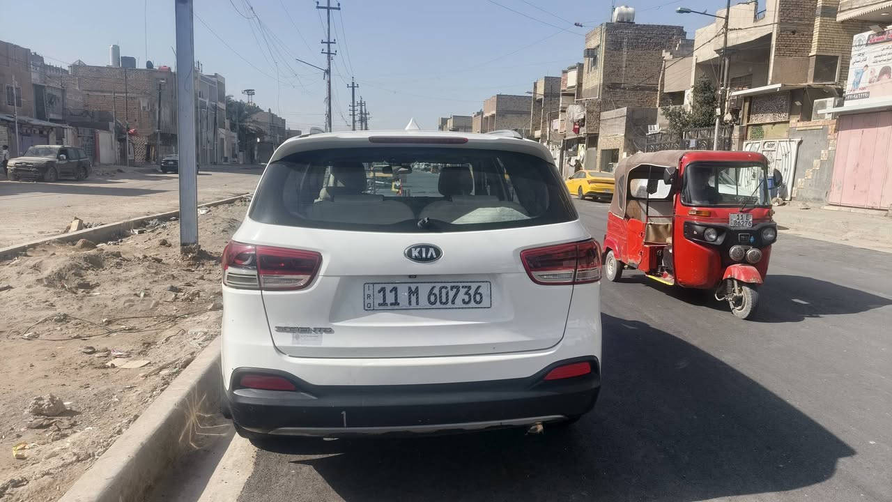 ماشية ١٢٠ الف 
بيهة بابتين بس كلير بيهن مابيهن معجون
جمالغ اليمن شخط معجن او مصبوغ او طخات بسيطة
تو ويل حساسات 
بنوراما  
للستفسار اتصال على الرقم***********
