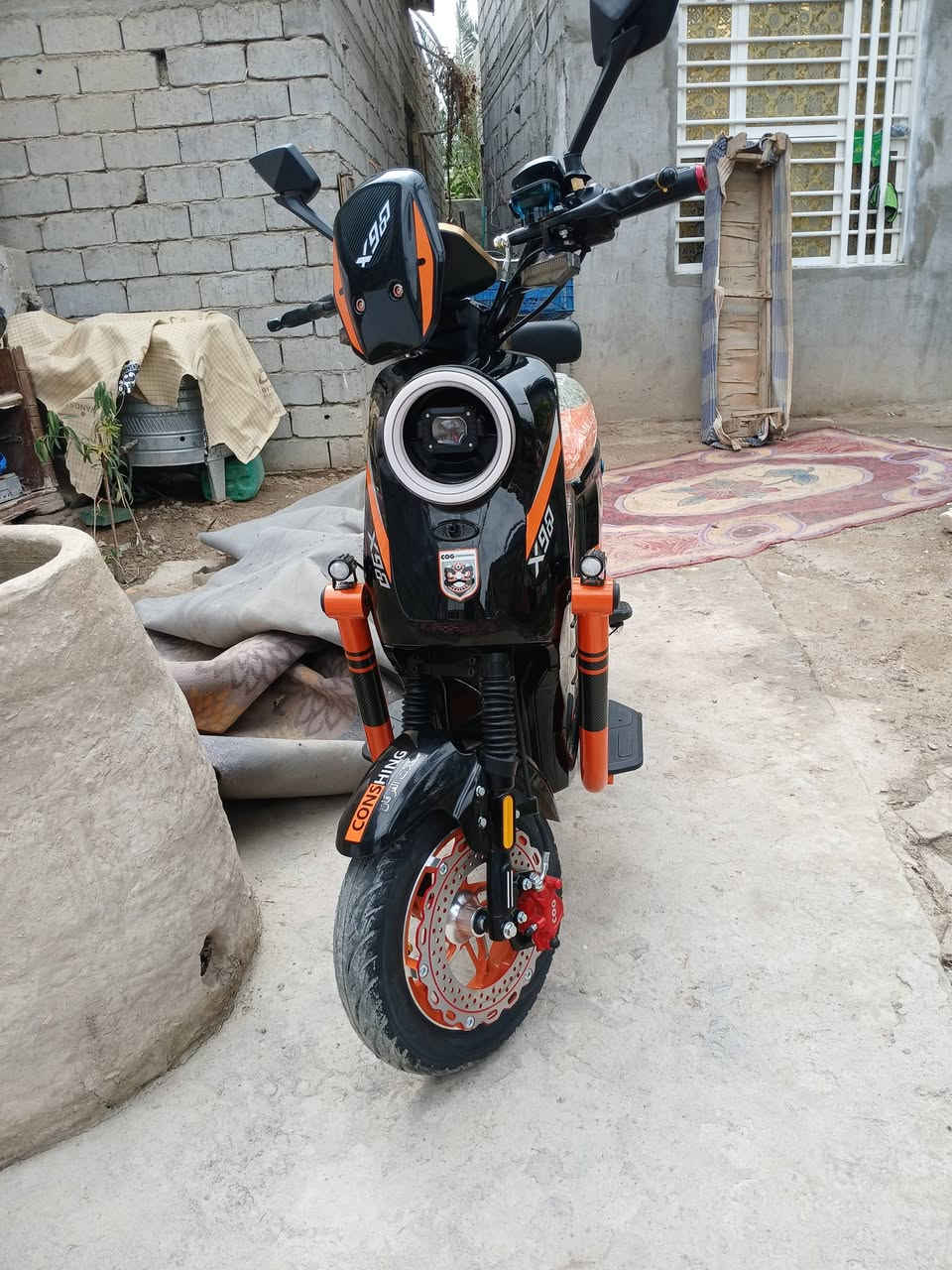 السلام عليكم دراجه شحن X900 للبيع صاير لها يومين من طالعها من الوكيل دراجه حلوه مواصفاته حلوه وجديده سعرها 6 00 وبيها مجال مكاني بصره قضاء القرنه بني منصور ***********
