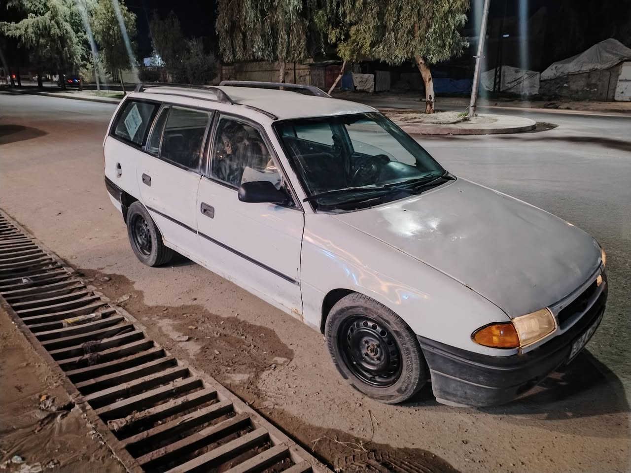 استرا للبيع موديل 1995 رقم انكليزي شرط التحويل بيها ظربه بجيهت اليمين السعر 25(***********)
