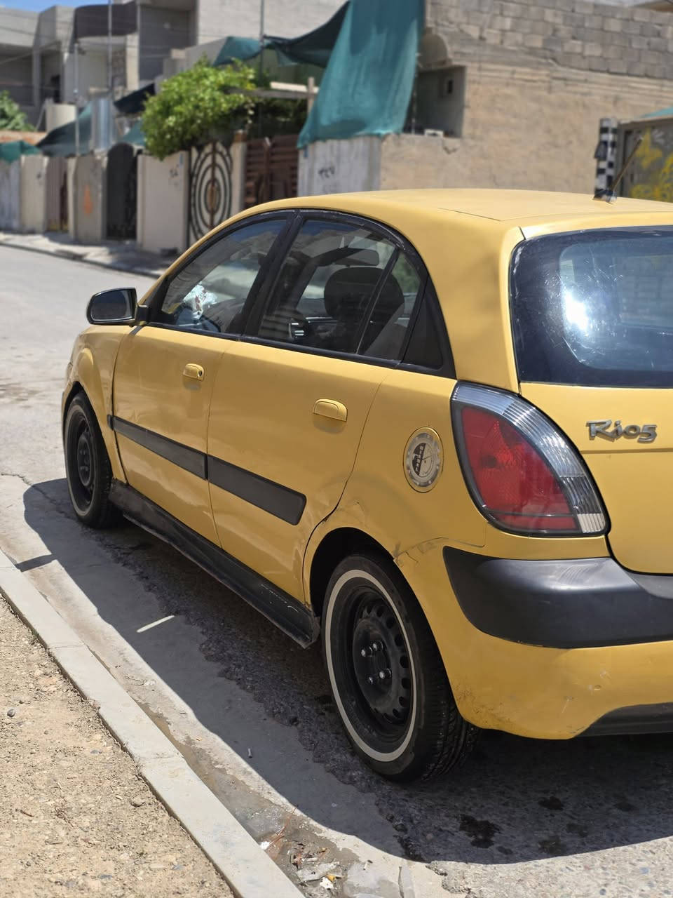 السلام عليكم كيا ريو جنطه 2009 بسمي
رقم بابل مسطره سنويه للـ 2031 
هيئه وغرامات صفر طخم تاير جديد صارلو شهرين
طخمها زين كير توماتيك كير مكينه انضاف جامات كهرب
ضررها تكه شاصي يسار مصلح والبوند كالب عل سكف بي شويا معجون من جهه جام الامامي بس شرط اي حار ما بي فقط معجون مكان السياره موصل #السعر60 وبي مجال قليل 
#شرط_التحويل_فقط
التواصل ***********
