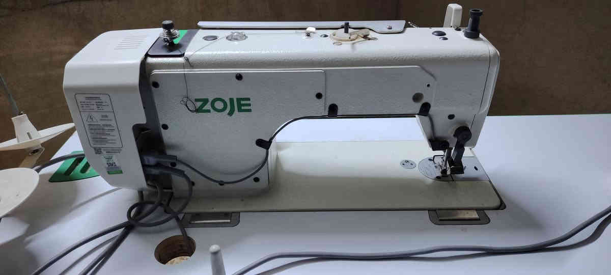 مكينه خياطه للبيع مستعمل شي قليل اخو الجديد السعر على الخاص او الاتصال على الرقم ***********
