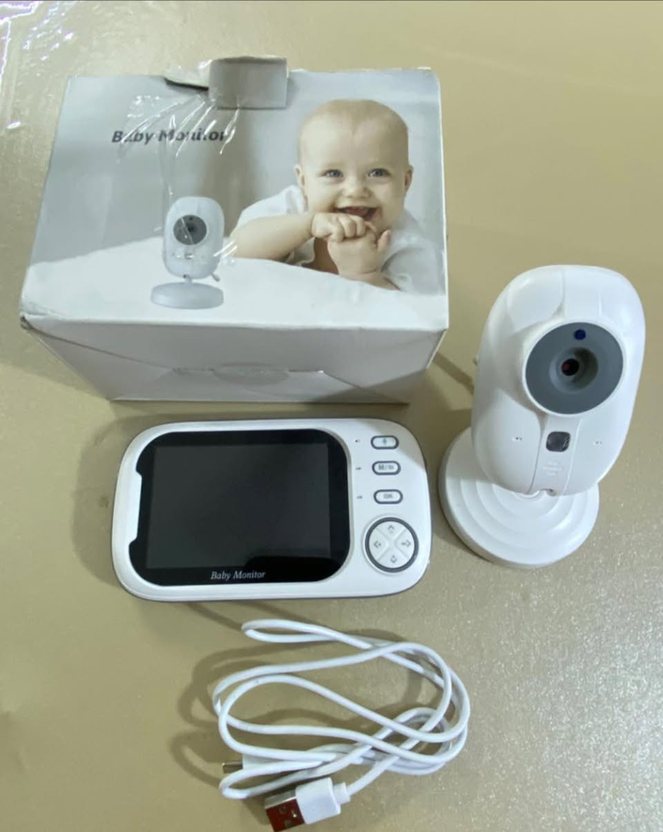 جهاز مراقبة الطفل اللاسلكي مع كاميرا رؤية ليلية تتضمن العبوة كاميرا وشاشة عرض، 
مما يتيح لك مراقبة بالصوت والصورة.
يدعم الجهاز خاصية التحدث في اتجاهين،  يسمح لك بالتحدث مع طفلك عن بعد عبر الشاشة.
توفر الشاشة ميزات إضافية مثل مراقبة درجة حرارة الغرفة وتشغيل تهويدات مهدئة للطفل.

15 الف ♥️


**إذا كنت صاحب هذا الإعلان وتريد حذفه لأي سبب، رجاءا أرسل رسالة إلى الدعم الفني**