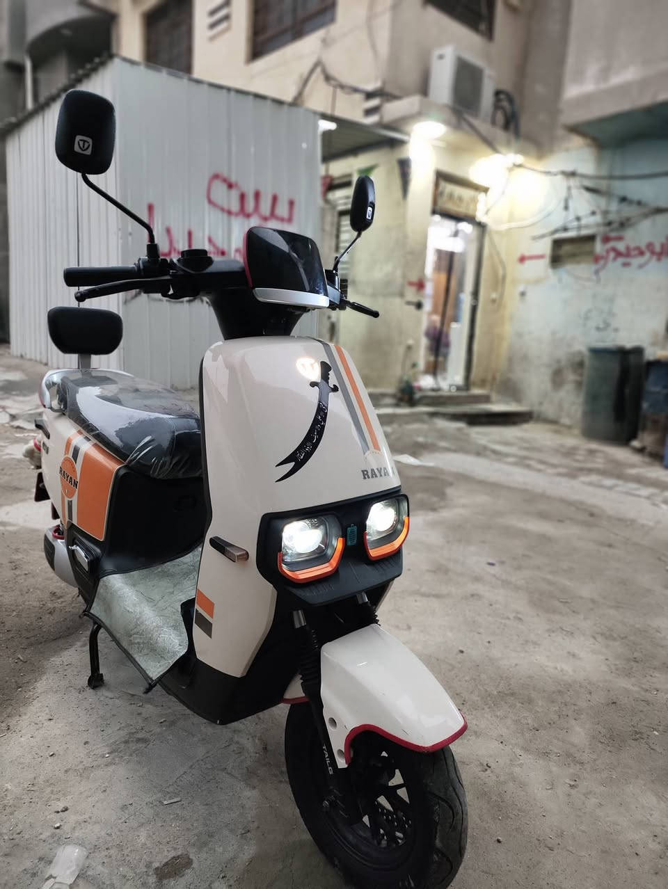 السلام عليكم دراجة شحن ريان ام عيون جديد زيرو اصدر حديث استعمل 15يوم 6بطارية كبير ***********سعر 750بيها مجال عنوان بغداد سوك الغزل ملف بقدرة 1500واط سرعه 60حقيقي
