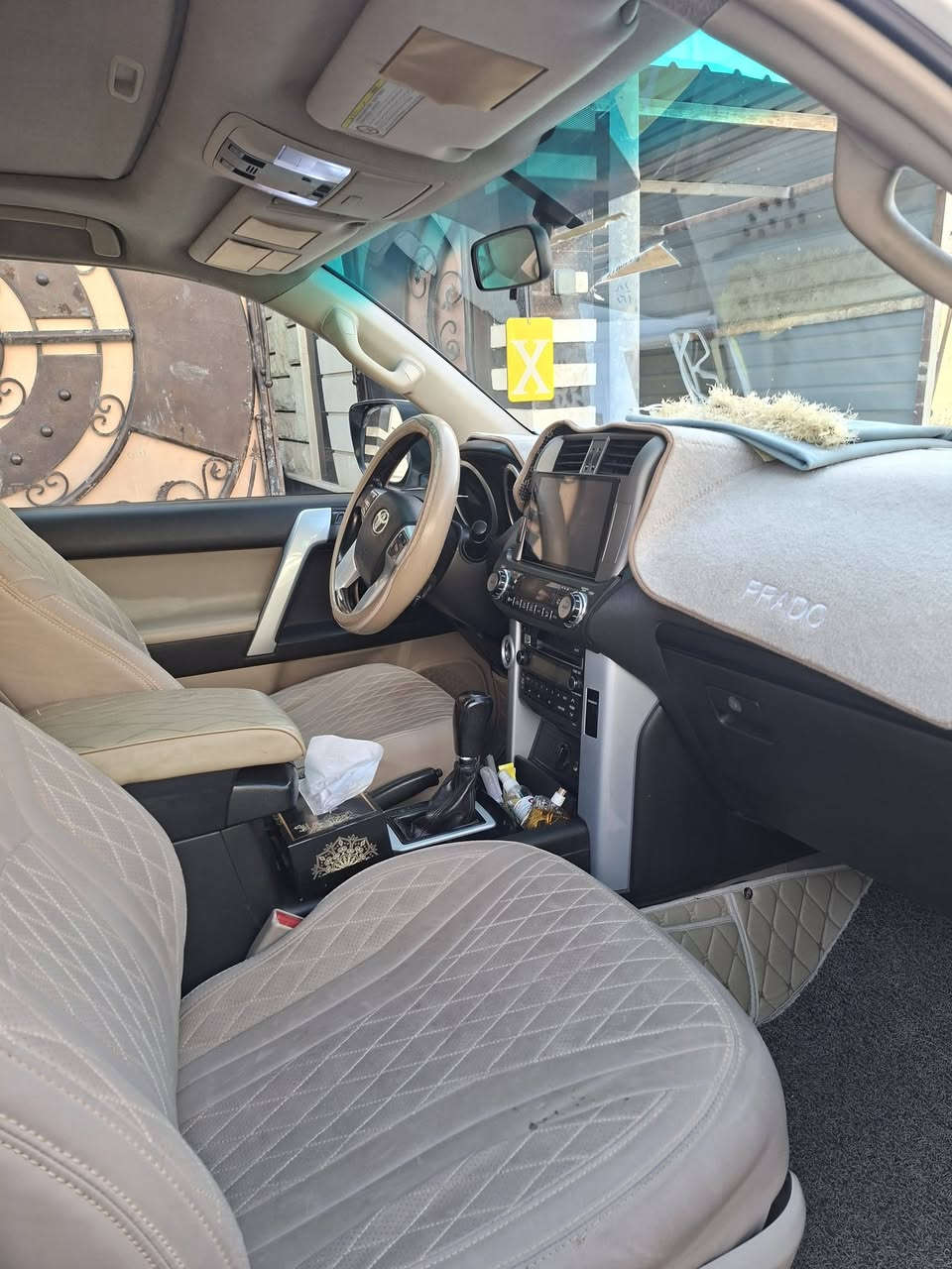 السلام عليكم .برادو ٢٠١٠ كويتي Txl محدثه ٢٠١٧ للجماليه انا حدثتها  وصور قبل التحديث موجوده حدثت يم الاخ حسين ناظم غراضها البلاديه كلها موجودات فول مواصفات ٦ سلندر جلد فتحه دبل تانكي معمول للسياره ادامه كامله السياره مكفوله من الصبغ تخم تاير جديد ماشيه ١٦٩٠٠٠ قابل للزياده السعر ٢٨٠ ورقه بيها مجال رقم بغداد باسمي واتس  ***********
