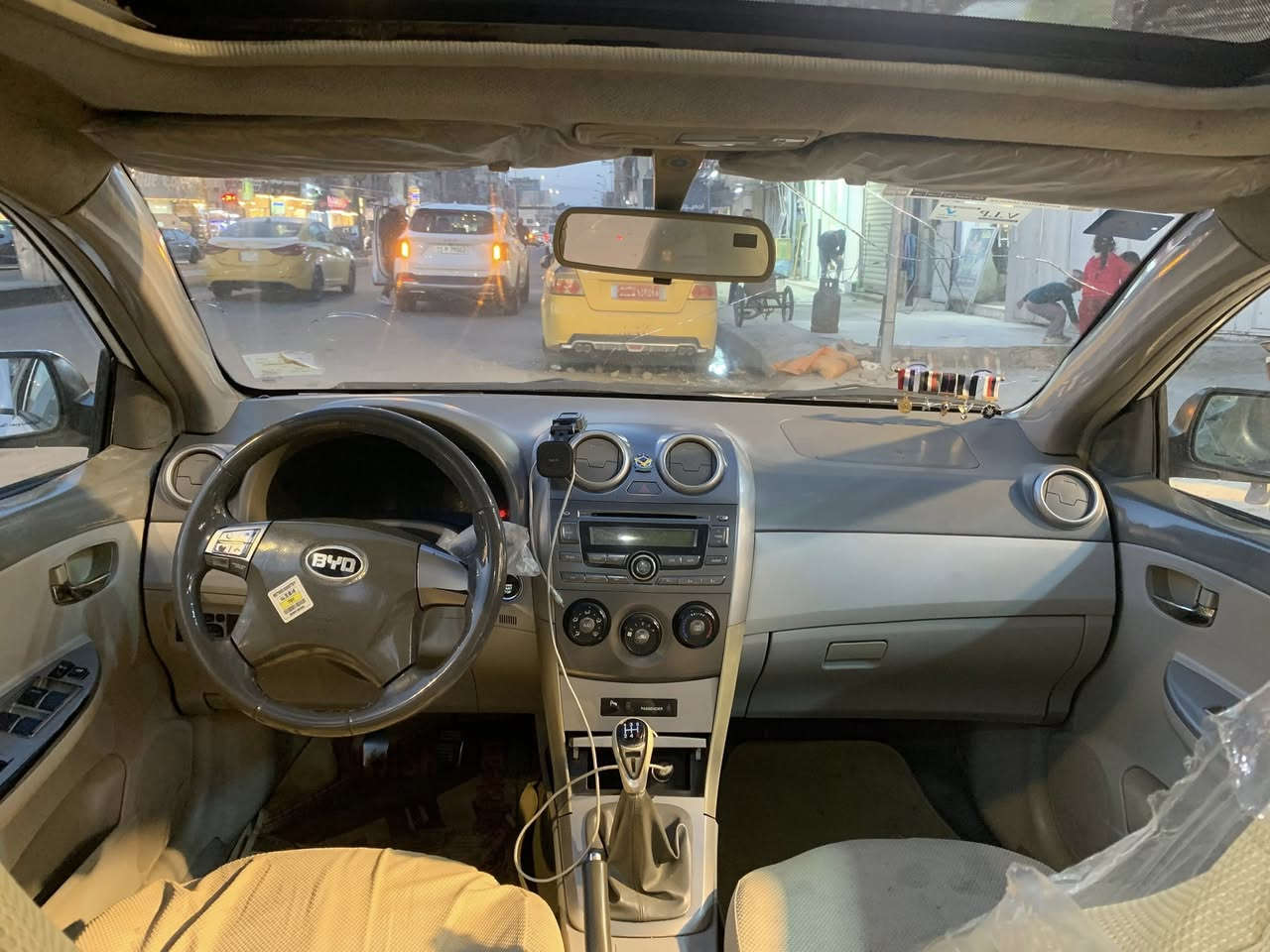 سلام عليكم بي واي دي  موديل 2013 كير عادي المرغوب رقم بغداد  مواصفات معروفة تحكم فتحة حساسات فول زنون بصمة تشغيل وابواب وصندوك حماوة انسة كفالة عامة مكينة كير تايرات جدد ميحتاجلهة اي مصرف بيهة صبغ بس دعاميات ودواير خلفيات بس علة كدهن سعر 67 بيهة مجال بسيط ولسوك كلشي بي للاستفسار ***********
