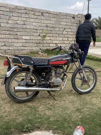 سيفان 19شوف العين شغال يعوزه ترتيبات السعر 200وبيه مجال بسيط 077341537...