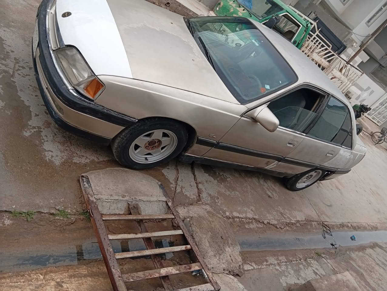 البيع مراوسه اوميكا موديل 92 محرك 26 محرك سوطه شويه خشن كير عادي رقم كركوك سنوي عاجه اليف عليه غرامه 50 الف ساحب سنويه اب كركوك ما واصله سياره شرط حاسبا شرط كمرك قرص سياره تبريد 
سدر شرط باور بريك ABS سياره ناعمه سعر 20 مجال رقم موبايل *********** كركوك, العراق
