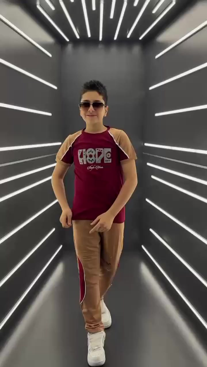 #جديدنا🏃🏼‍♀️🏃🏼‍♀️
#تراك ولادي تركي🇨🇳🇨🇳
 #متوفر 6 الوان❣️فول نزاگه 
قياس 4------10 سنه
للحجز واتساب ***********
متوفر توصيل🏍️
