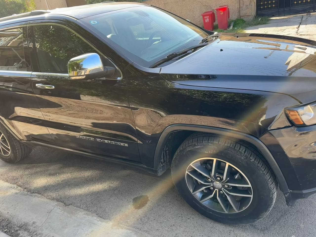 سلام عليكم للبيع اومراوس حسب القناعه جيب لاريدو موديل 2018 فول عدا الفتحه حساس كاميرا كشنات جلد فور ويل ماشيه100 الف ميل حادث جاملغ خلفي يسرى وباب خلفيه وصبغ جاملغ امامي شخوط فقط بدون ايرباك السعر 19 الف وبيهه مجال بسيط مكانه حي الخضراء  
 ‭0771 303 8924‬  ملاحظه السياره لونهه بيتنجاني مواسود
