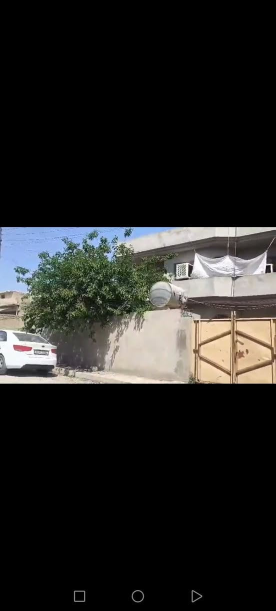 بيت للبيع موصل حي الانتصار خلف المستوصف مساحه 220 متر طابقين فول عادي البيت بسعر الارض السعر 95 وبي مجال الاتصال والاستفسار على هذا الرقم مكتب ابو خالد للعقار شارع 60 مقابل سنتر الانتصار البيت يحتوي على ثمان غرف 
***********
***********
