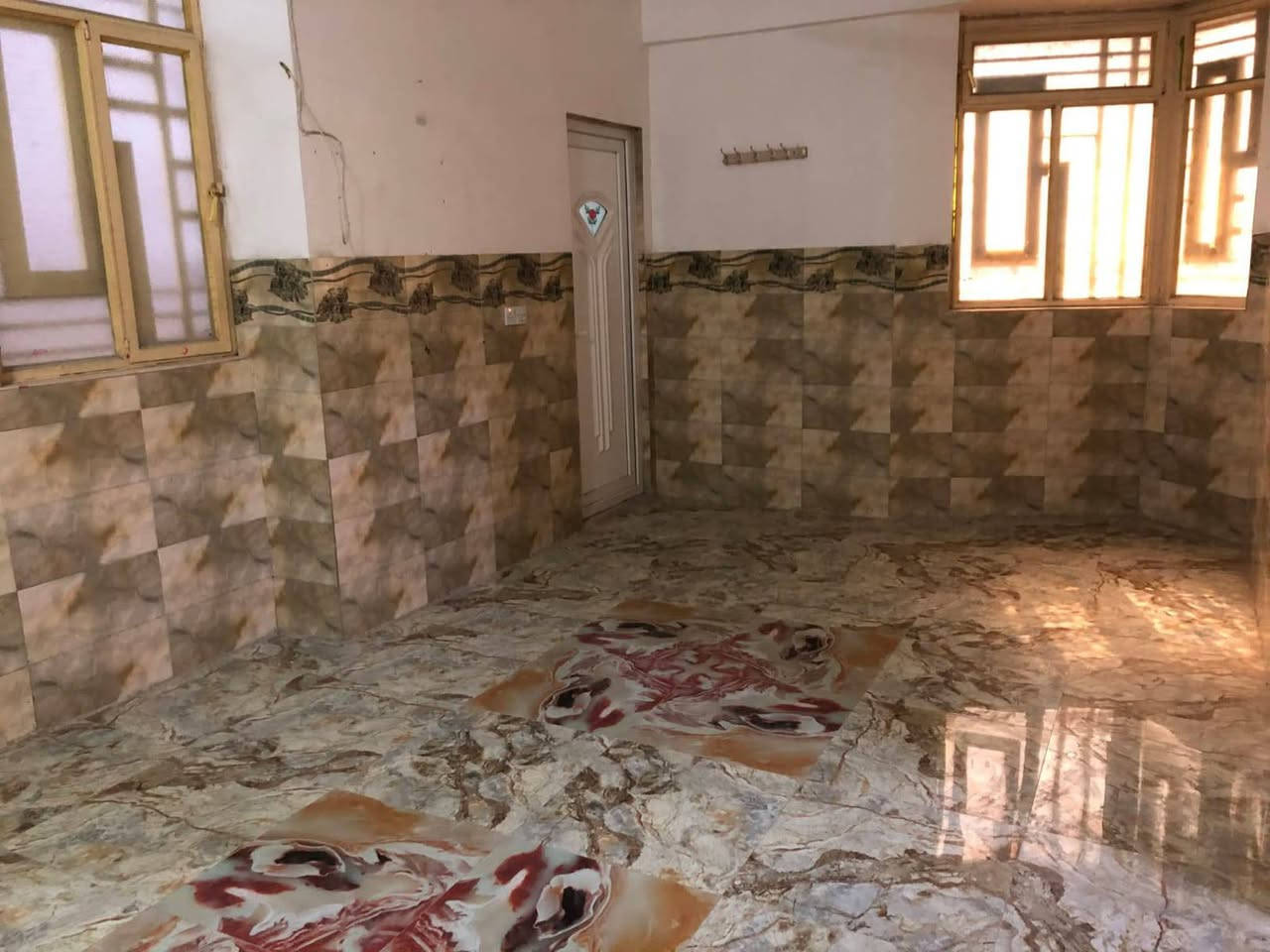 شقه سكنية طابق اول للايجار
بسعر 225 الف تواصل على رقم حي البعث كربلاء 
تصلح ان تكون اقسام داخليه 
الشقه تتكون من : غرفه + صاله+مطبخ+ صحيات 
بناء وجديد ونظيف جدا
ويتوفر فيها خدمات : خط مولد ذهبي + سخان ماء + ماطور ماء وخزان + كاونتر وطباخ + كامرات
تتوفر في المنطقه جميع الخدمات
ملاحظه: نعتذر عن الايجار لغير العوائل الصغيرة
اجور المولد والوطني والماء ليس من ضمن سعر الايجار
العنوان: كربلاء حي للغدير - بدايه ركن حي الغدير ، سايدين ساحتات التارتان ، قرب اساله ماء العتبة  
للستفسار 
‏‪***********‬‏
@إشارة
