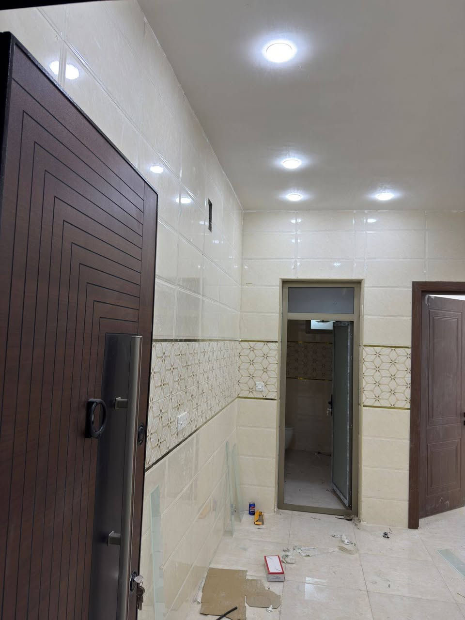 للايجار 
١. شقه الاسكان شارع مستشفى الطفل طابق ارضي تحتوي على غرفه وصاله الايجار الشهري ٦٥٠ الف.
2. شقه الأسكان شارع مستشفى الطفل طابق اول تحتوي على غرفتين وصاله ومطبخ سعر الإيجار الشهري ٧٠٠ الف.
٣. دار في حي الزهور خلف مستشفى الطفل مساحه ٩٠ متر طابقين نظيف يحتوي على ٣ غرف نوم وصاله مطبخ سعر الايجار الشهري ٨٥٠ الف. 
للاستفسار الاتصال على الرقم
***********
