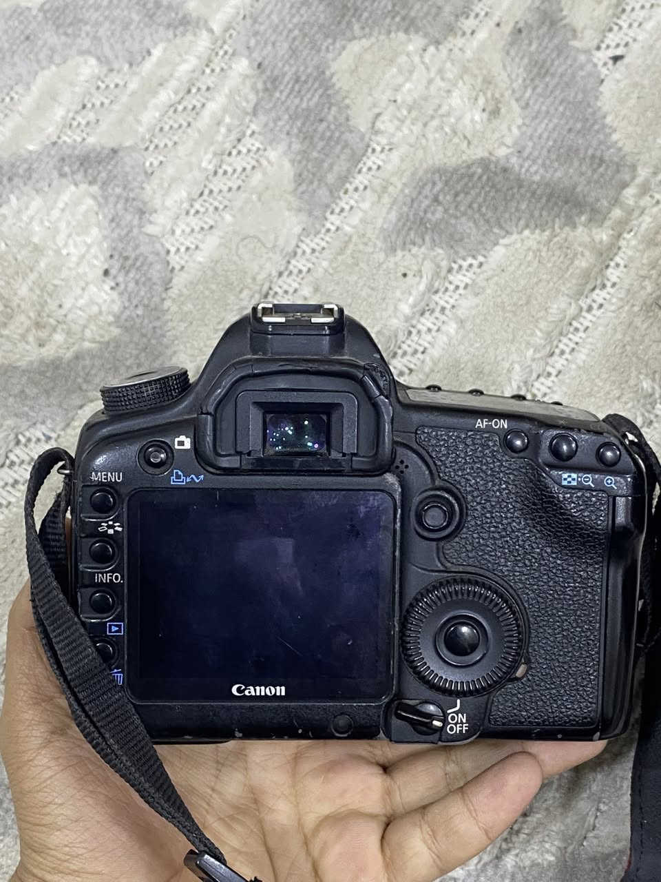 كامرة كانون 5D mark 2
للبيع السعر 600 الف 
وياهة شاحنة و بطاريتين و حزام و رام هدية
مكاني بغداد للتواصل ***********
