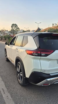 نيسان روج 2022 بلاتينيوم فول مواصفات للاتصال 07704257271