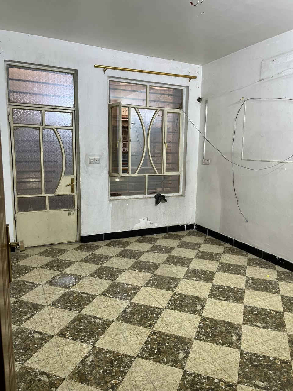 مشتمل للإيجار
متاح بيت للإيجار غرفتين وصالة وخدمات
العنوان الضباط حي سومر 
الايجار ٥٠٠ قفل
للاستفسار ***********
