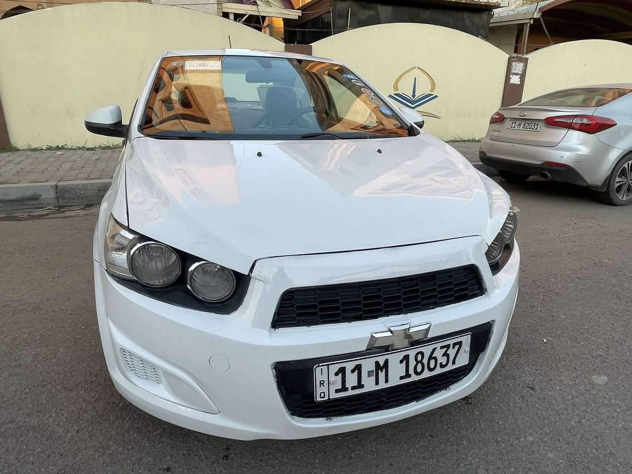 السلام عليكم للبيع فقط أفيو سونك خليجي استلام شركه موديل٢٠١٢ كير اوتماتيك ٦ نمر محرك ١٨٠٠ رقم بغداد انكليزي الجديد السياره صدر جديد محرك  كير خير من الله ويل كب رياضي تخم تاير جديد شاشه تاب نضام كار بلي بيها ٣ قطع صبغ اثر طخات بسيطه بدون حادث وبدون ايرباك شرط شواصي ودواخل كفاله عامه السعر ٦٧ مكاني بغداد وهذا رقمي ***********
