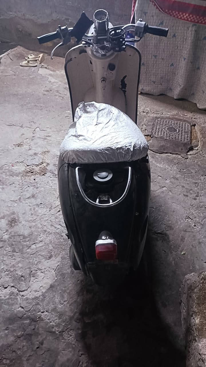 سلام عليكم لبيع دراجة عبدل حليم كوم حديد السعر 80 او بيها
 مجال *********** بغداد  الحسينية مال راجدية
